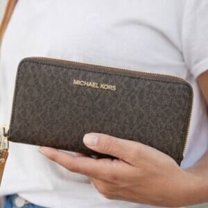 Michael Kors Jet Set Travel Large Logo Continental Wallet